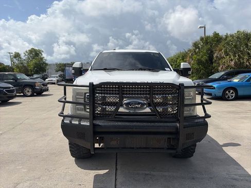 Used 2017 Ford F250 Lariat w/ Lariat Ultimate Package AWD/4WD image 8