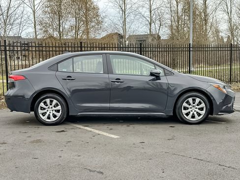 Used 2025 Toyota Corolla LE image 2