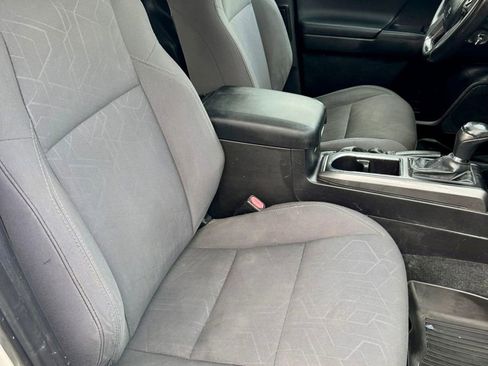 Used 2016 Toyota Tacoma TRD Off-Road w/ Towing Package image 11