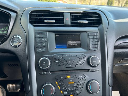 Used 2018 Ford Fusion SE w/ Equipment Group 601A image 19