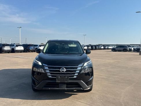 Certified 2025 Nissan Rogue SV FWD image 5