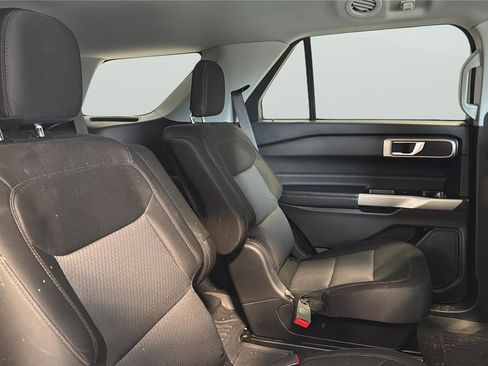 Used 2023 Ford Explorer XLT RWD image 15