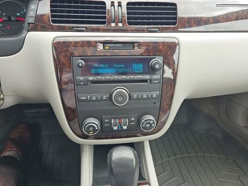 Used 2013 Chevrolet Impala LT w/ LT Sunroof Package FWD image 19