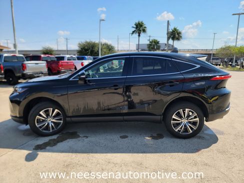 Used 2022 Toyota Venza LE image 4