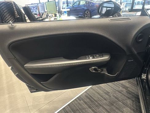 Used 2017 Dodge Challenger SRT Hellcat image 16