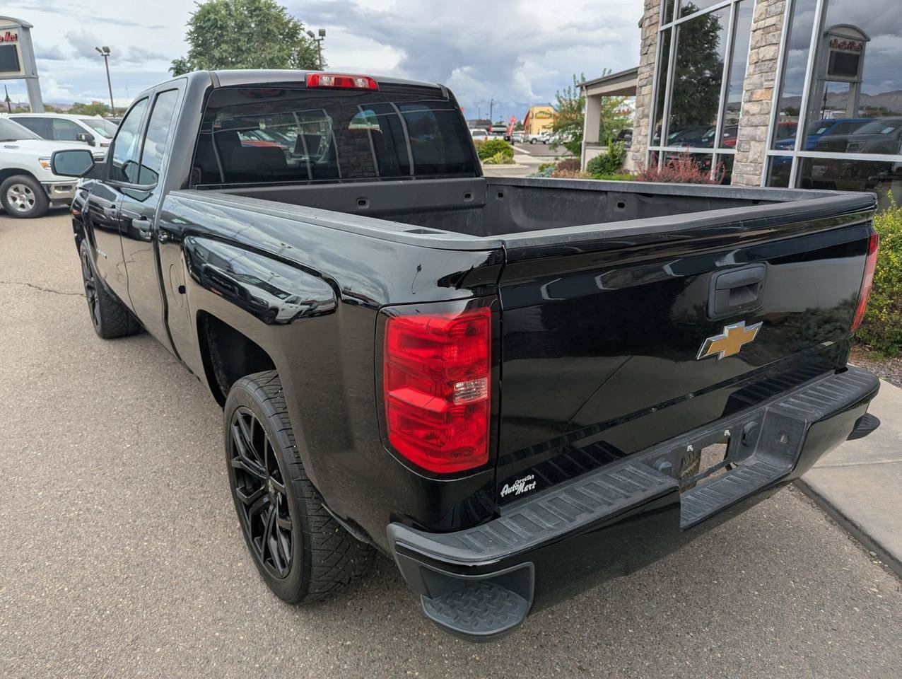 Used 2018 Chevrolet Silverado 1500 Custom w/ Custom Convenience Package AWD/4WD image 3