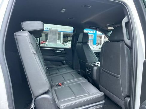 Used 2025 Chevrolet Suburban Z71 AWD/4WD image 32