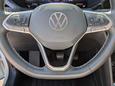 Certified 2023 Volkswagen Taos SE w/ Panoramic Sunroof Package AWD/4WD image 25