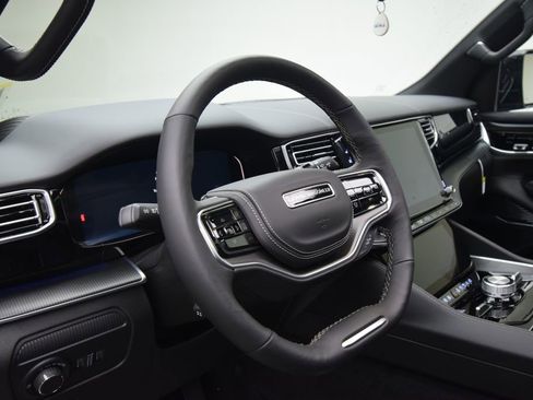 New 2026 Jeep Grand Wagoneer Summit AWD/4WD image 34