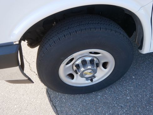 Used 2024 Chevrolet Express 3500 LT w/ LT Preferred Equipment Group RWD image 16