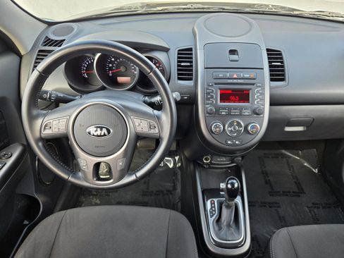 Used 2013 Kia Soul + image 6
