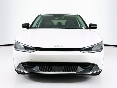 Used 2022 Kia EV6 Light image 2