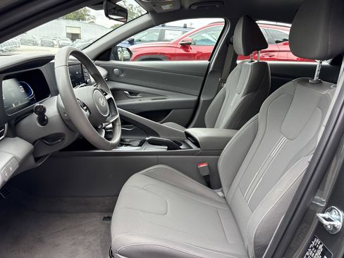 Certified 2025 Hyundai Elantra Sport image 11