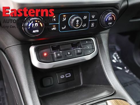 Used 2022 GMC Acadia SLE image 13