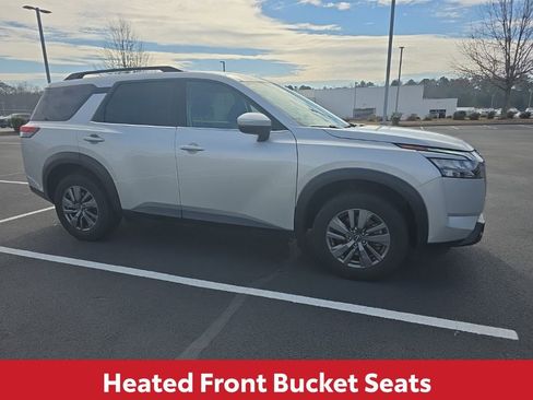 Used 2024 Nissan Pathfinder SV image 13
