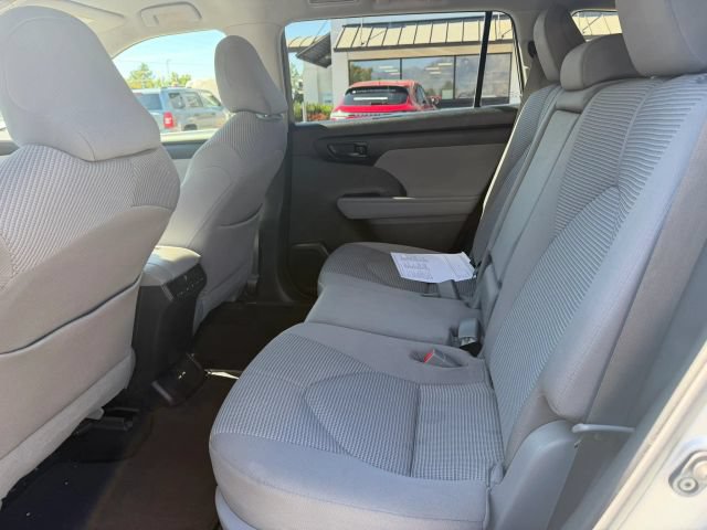 Used 2020 Toyota Highlander LE AWD/4WD image 10