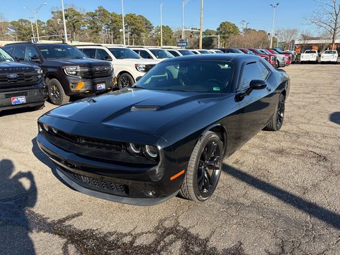 Used 2016 Dodge Challenger SXT Plus image 1