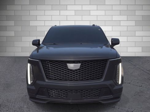 Certified 2025 Cadillac Escalade ESV V w/ LPO, ONYX Package AWD/4WD image 8