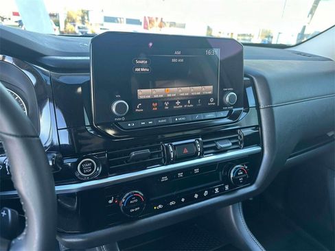 Certified 2024 Nissan Pathfinder SV w/ Black Appearance Package image 30