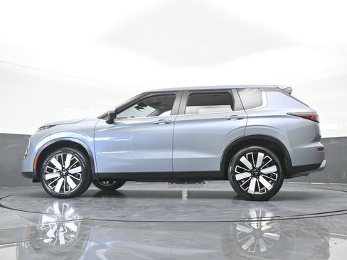 Used 2025 Mitsubishi Outlander SE FWD image 65