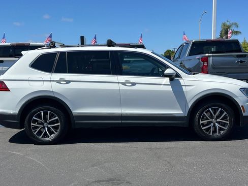 Used 2020 Volkswagen Tiguan SE w/ Panoramic Sunroof Package FWD image 4