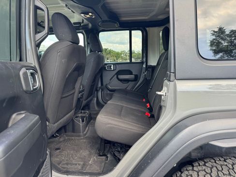 Used 2023 Jeep Wrangler Unlimited Sport AWD/4WD image 8