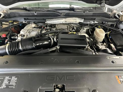 Used 2018 GMC Sierra 2500 SLE w/ Snow Plow Prep Package AWD/4WD image 21