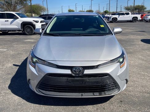 Used 2025 Toyota Corolla LE image 2