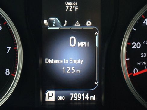 Used 2016 Toyota Camry SE image 4