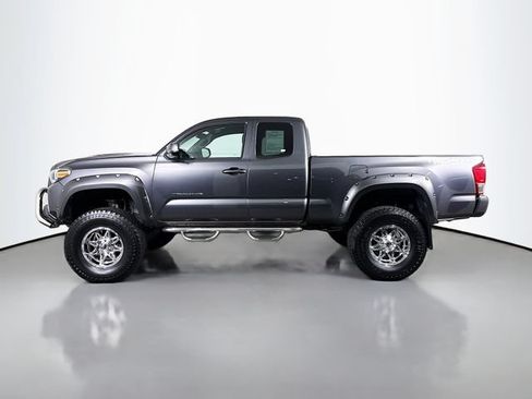 Used 2016 Toyota Tacoma SR5 AWD/4WD image 4
