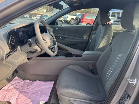 Used 2023 Hyundai Elantra SEL w/ Convenience Package image 19