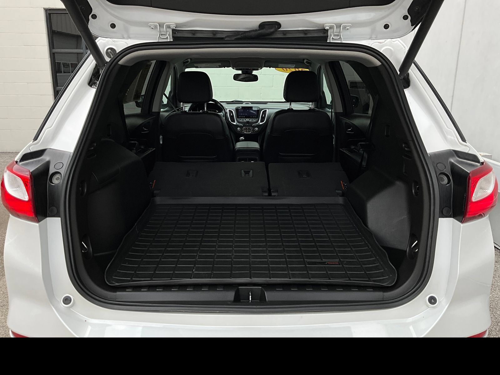 Used 2020 Chevrolet Equinox Premier AWD/4WD image 18
