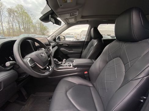Certified 2025 Toyota Highlander Platinum AWD/4WD image 20