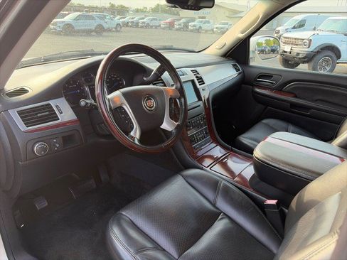Used 2007 Cadillac Escalade AWD w/ Information Package image 11