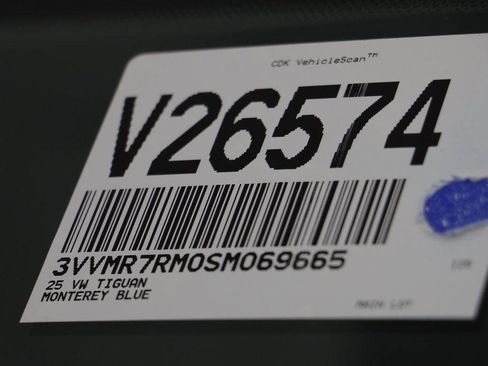 New 2025 Volkswagen Tiguan SE image 25