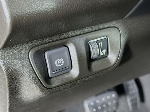 Used 2020 GMC Acadia SLE w/ Driver Convenience Package image 11