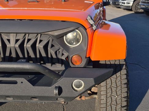 Used 2013 Jeep Wrangler Unlimited Sahara w/ Connectivity Group AWD/4WD image 12
