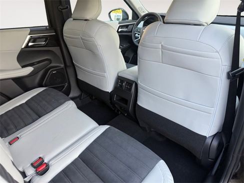 New 2026 Mitsubishi Outlander SE image 27