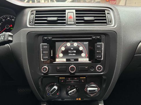 Used 2013 Volkswagen Jetta TDI FWD image 16