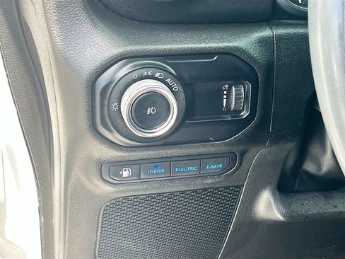 Used 2023 Jeep Wrangler Unlimited Sahara AWD/4WD image 10