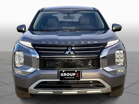 Used 2022 Mitsubishi Outlander SE image 3