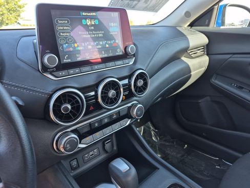 Used 2024 Nissan Sentra SV FWD image 11