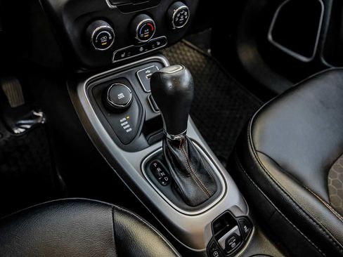 Used 2018 Jeep Compass Latitude w/ Cold Weather Group image 22