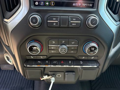 Used 2022 Chevrolet Silverado 1500 LT w/ Z71 Off-Road Package AWD/4WD image 29