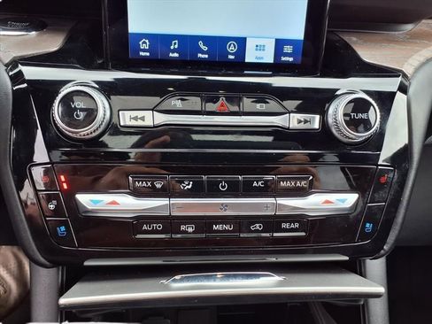 Used 2022 Ford Explorer Platinum w/ Equipment Group 601A image 17