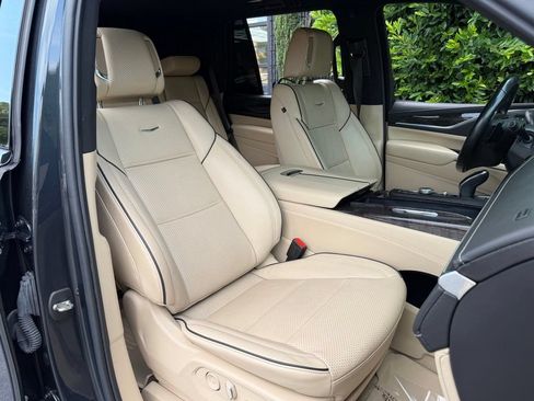 Used 2022 Cadillac Escalade Premium Luxury w/ Performance Package AWD/4WD image 35