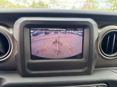 Used 2018 Jeep Wrangler Sport S image 27