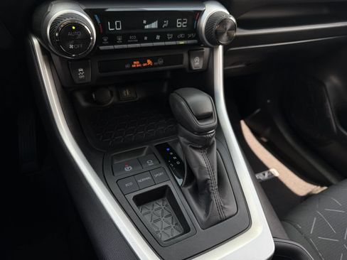 Used 2024 Toyota RAV4 XLE w/ Convenience Package FWD image 19