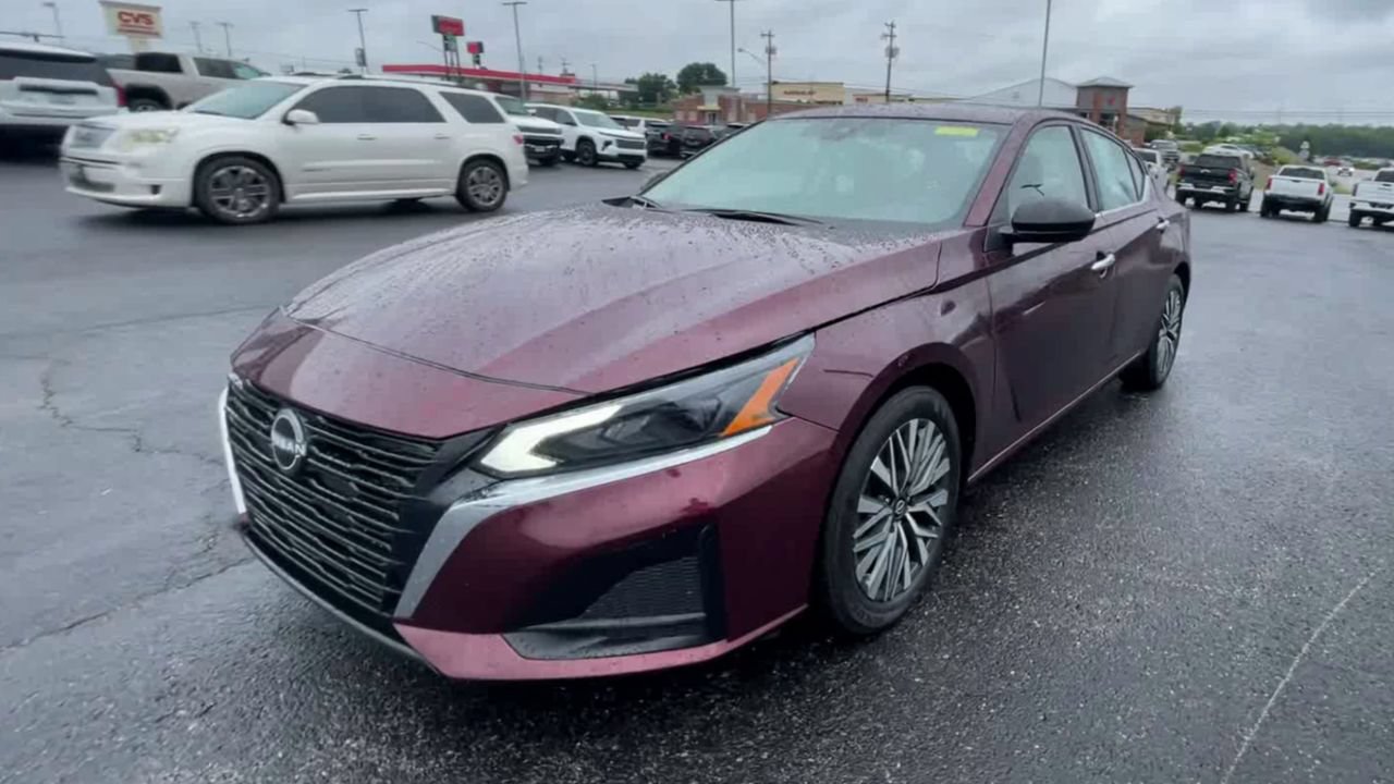 Used 2025 Nissan Altima 2.5 SV FWD image 5