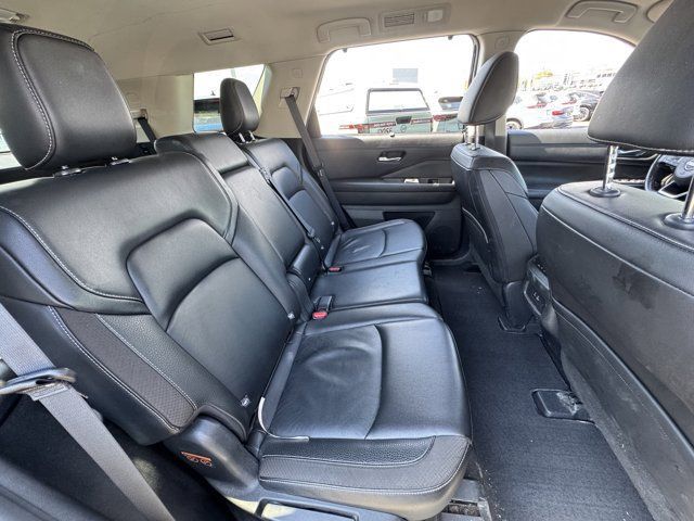 Used 2024 Nissan Pathfinder SL AWD/4WD image 24